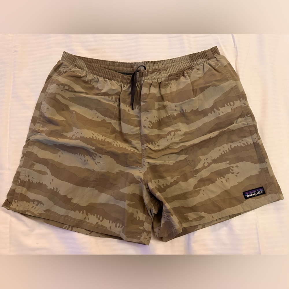 NWT DEADSTOCK PRINT PATAGONIA M’S BAGGIES SHORTS 5” INSEAM ROCK CAMO SHALE